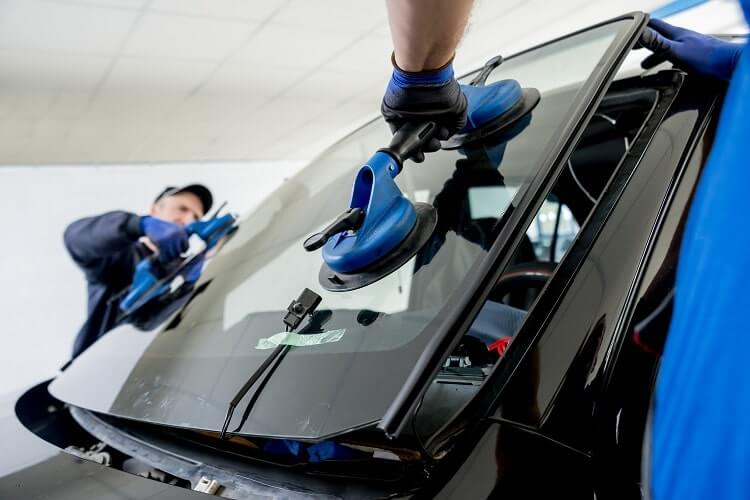 خدمات تعویض شیشه اتومبیل صادقی